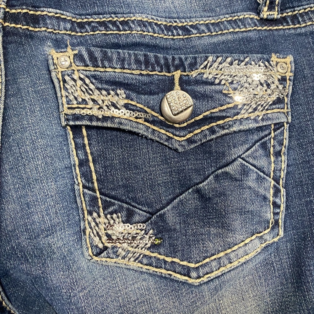 4/$15 Daytrip Lynx Bootcut Jeans - Picture 5 of 14